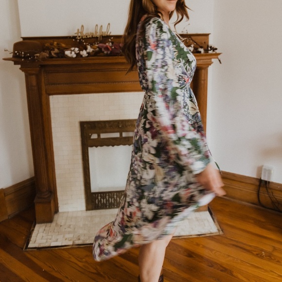 Beautiful floral long sleeve midi wrap dress - Picture 14 of 15